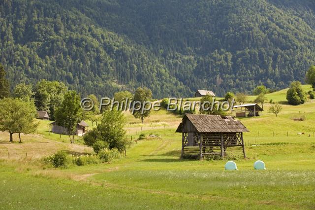 slovenie 26.JPG - Greniers traditionnelsBohinj, Slovénie